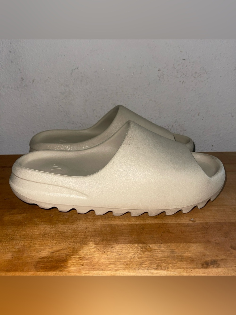 Adidas Yeezy Slide Bone Men’s Sandals Sz 11 FZ5897